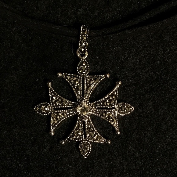 Renaissance Cross Necklace - Picture 3 of 3